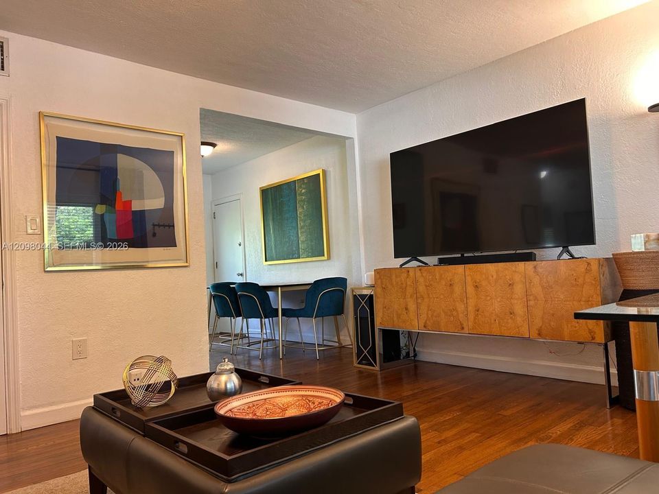 For Rent: $2,250 (2 beds, 1 baths, 672 Square Feet)