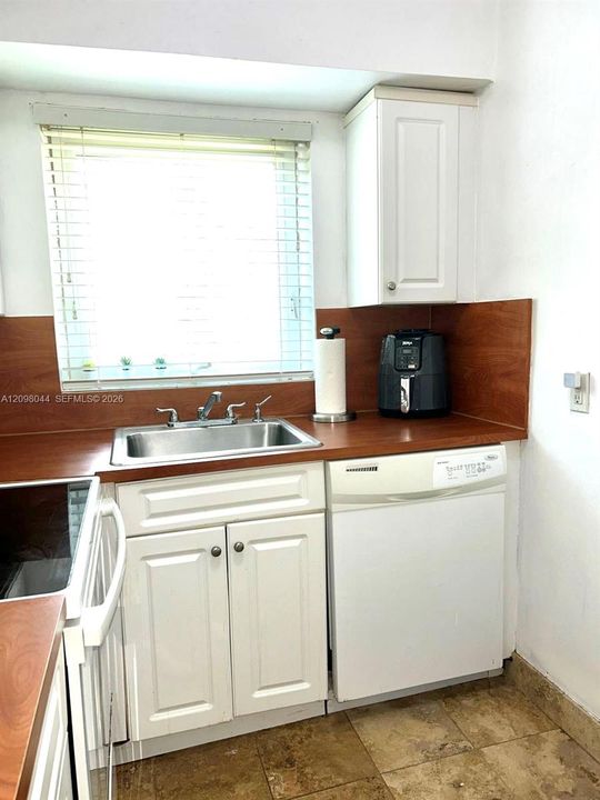 For Rent: $2,250 (2 beds, 1 baths, 672 Square Feet)