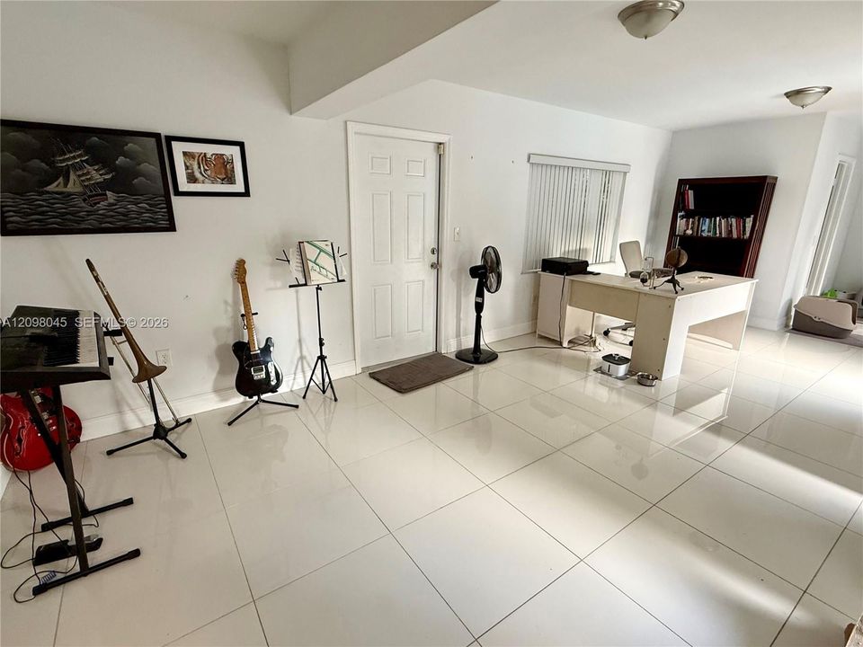 For Sale: $900,000 (4 beds, 4 baths, 2229 Square Feet)