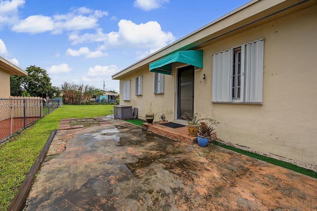 For Sale: $539,999 (4 beds, 2 baths, 1176 Square Feet)