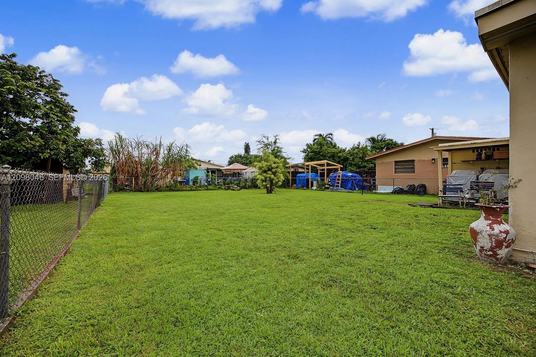 For Sale: $539,999 (4 beds, 2 baths, 1176 Square Feet)