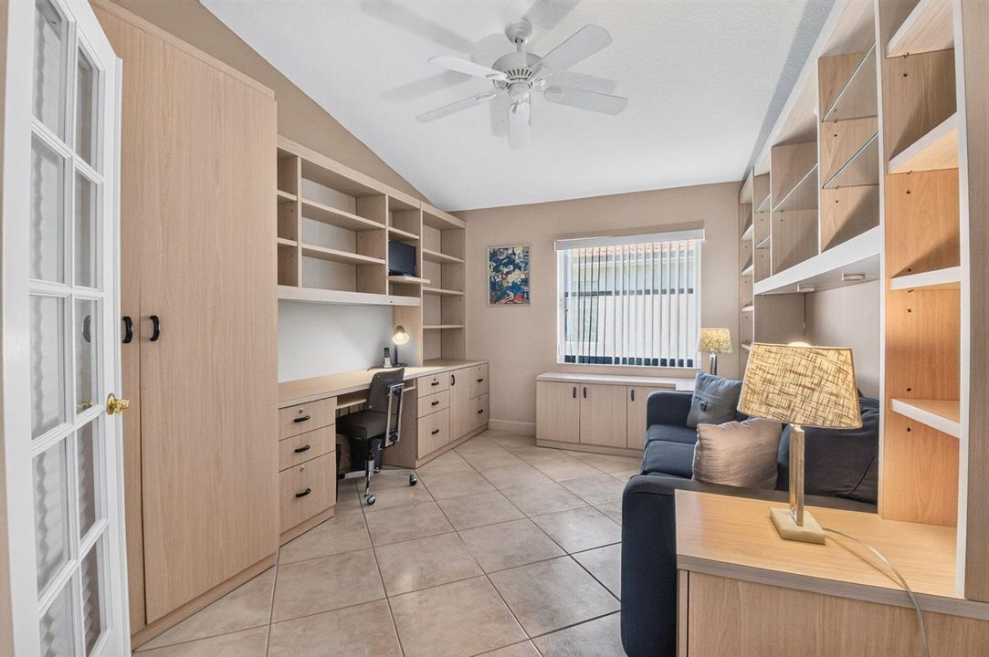 Den/3rd Bedroom