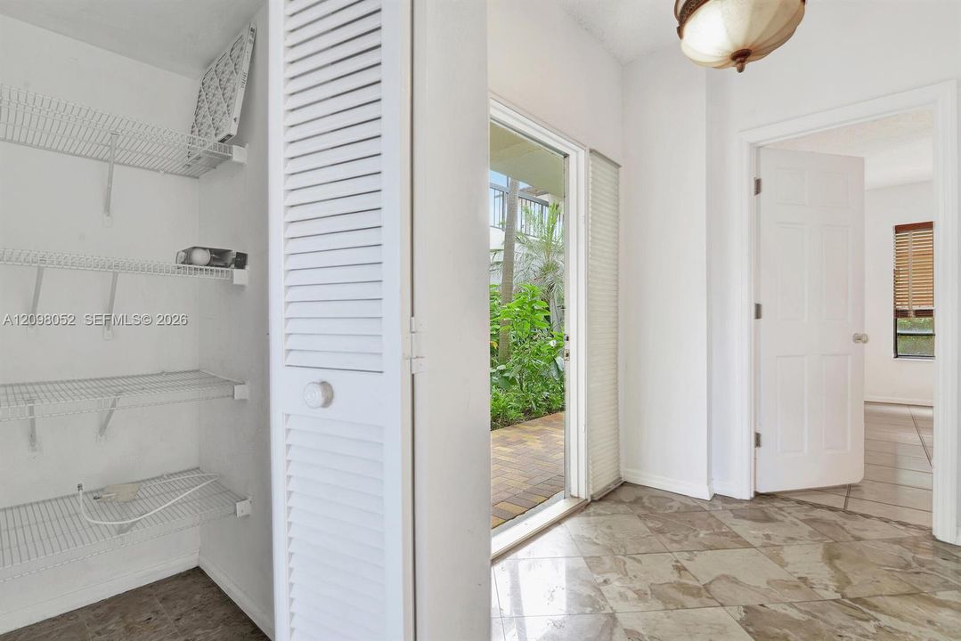 В аренду: $2,500 (1 спален, 1 ванн, 1177 Квадратных фут)