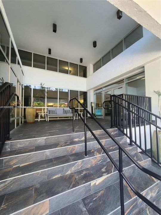 For Sale: $435,000 (2 beds, 2 baths, 1140 Square Feet)