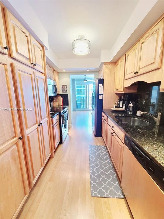 For Sale: $435,000 (2 beds, 2 baths, 1140 Square Feet)