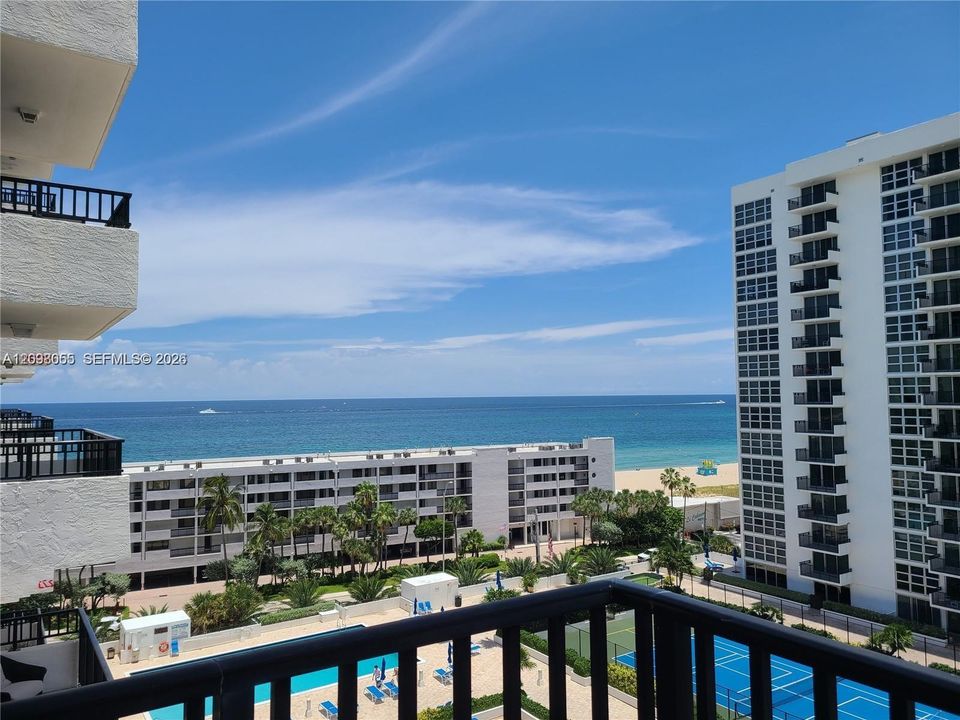 For Sale: $435,000 (2 beds, 2 baths, 1140 Square Feet)