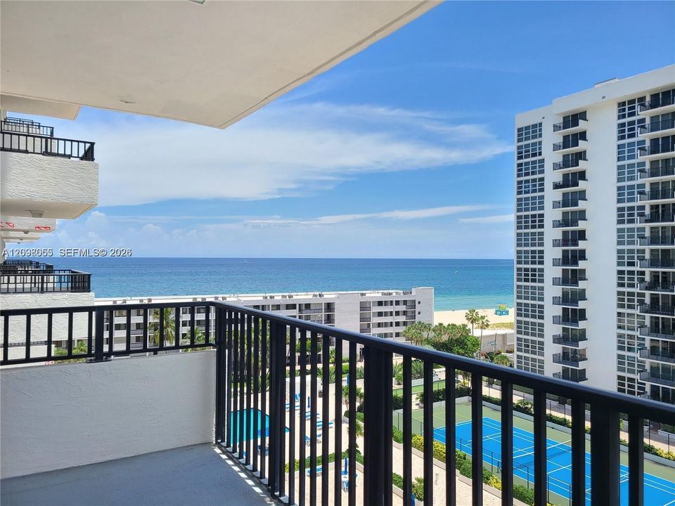 For Sale: $435,000 (2 beds, 2 baths, 1140 Square Feet)