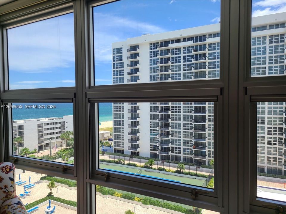 For Sale: $435,000 (2 beds, 2 baths, 1140 Square Feet)