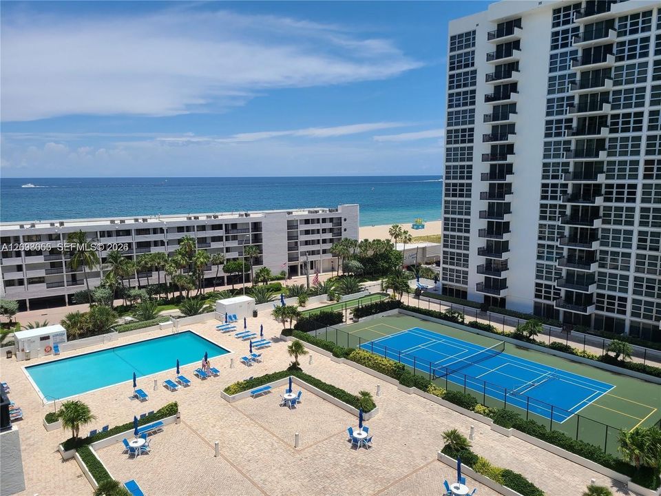 For Sale: $435,000 (2 beds, 2 baths, 1140 Square Feet)
