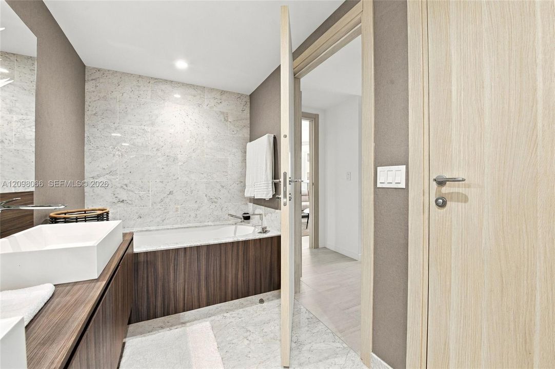 For Rent: $10,500 (2 beds, 2 baths, 1286 Square Feet)