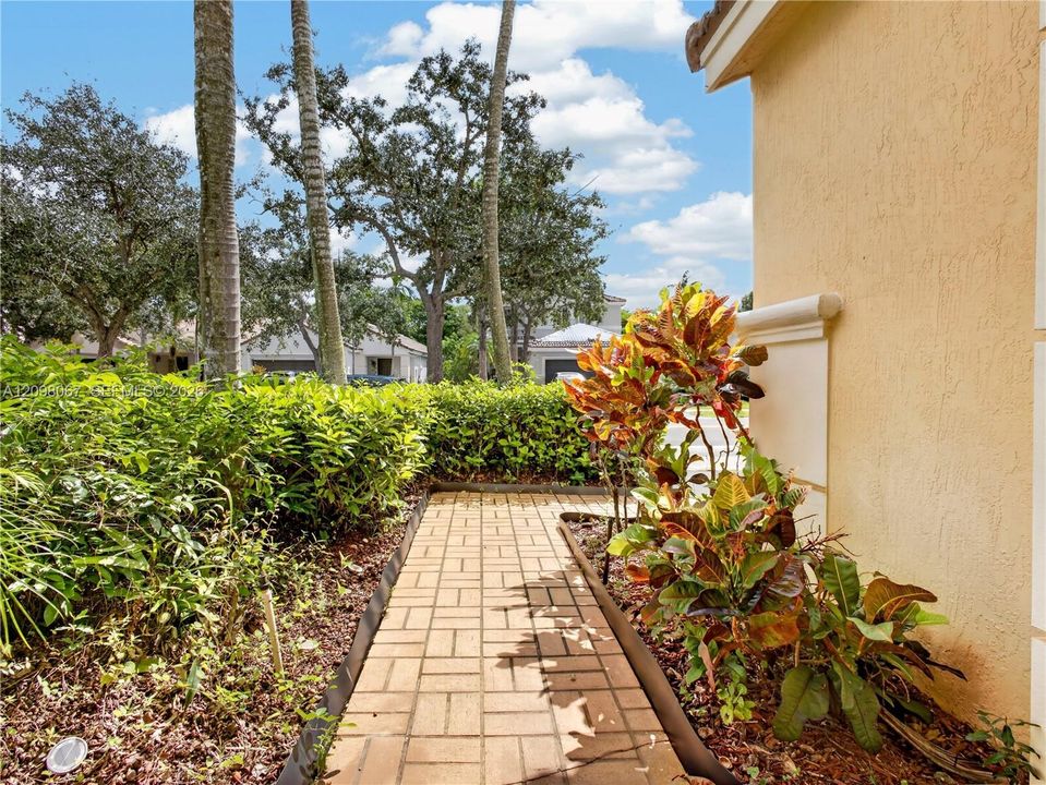 For Sale: $699,000 (3 beds, 2 baths, 1533 Square Feet)