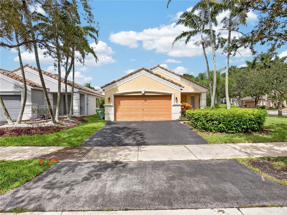 For Sale: $699,000 (3 beds, 2 baths, 1533 Square Feet)