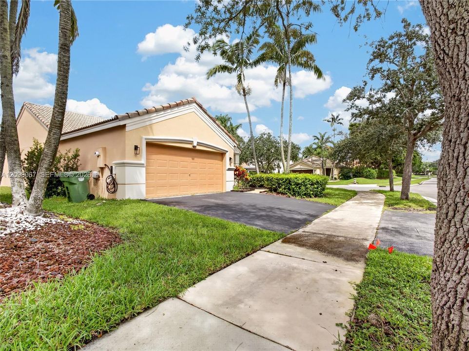 For Sale: $699,000 (3 beds, 2 baths, 1533 Square Feet)