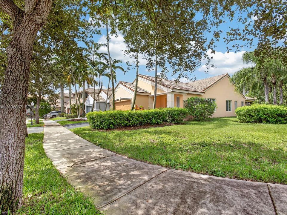 For Sale: $699,000 (3 beds, 2 baths, 1533 Square Feet)