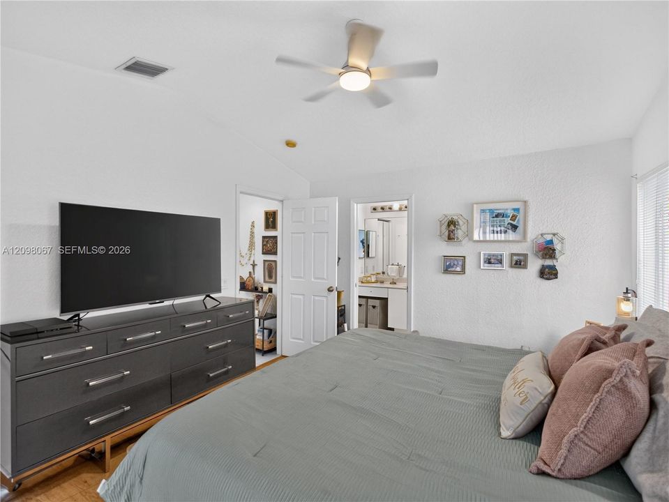 For Sale: $699,000 (3 beds, 2 baths, 1533 Square Feet)