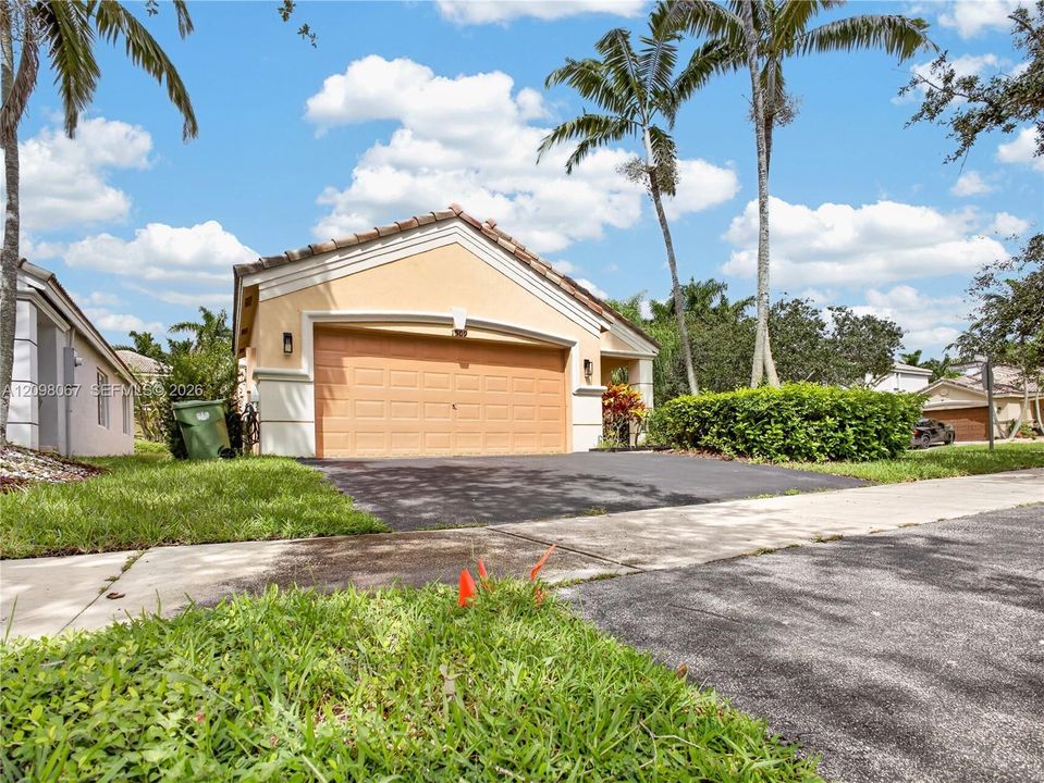 For Sale: $699,000 (3 beds, 2 baths, 1533 Square Feet)