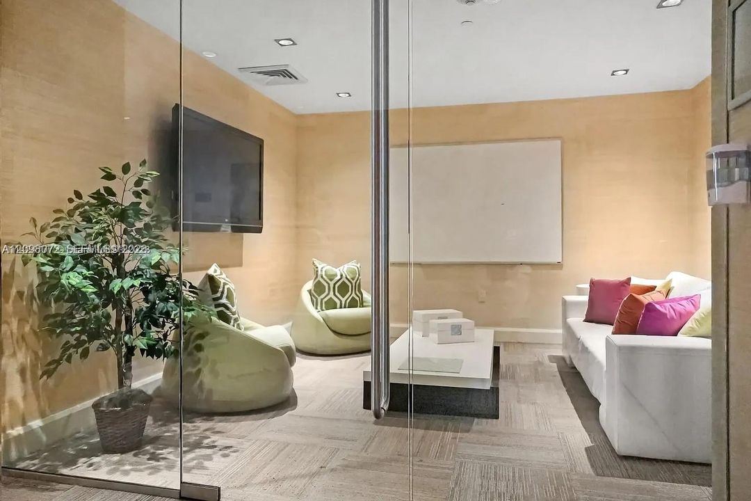 For Rent: $6,500 (2 beds, 2 baths, 1278 Square Feet)