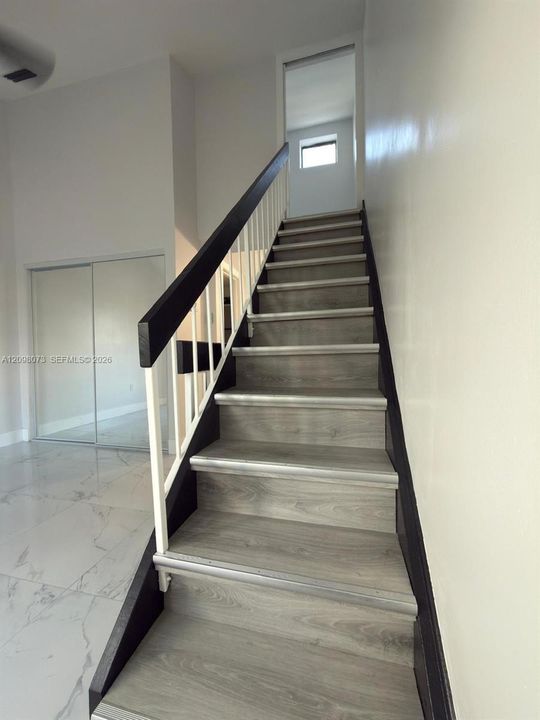 For Rent: $2,300 (2 beds, 1 baths, 624 Square Feet)