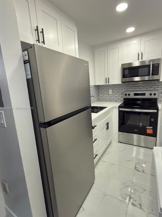 For Rent: $2,300 (2 beds, 1 baths, 624 Square Feet)