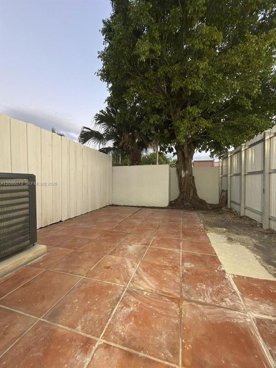 For Rent: $2,300 (2 beds, 1 baths, 624 Square Feet)