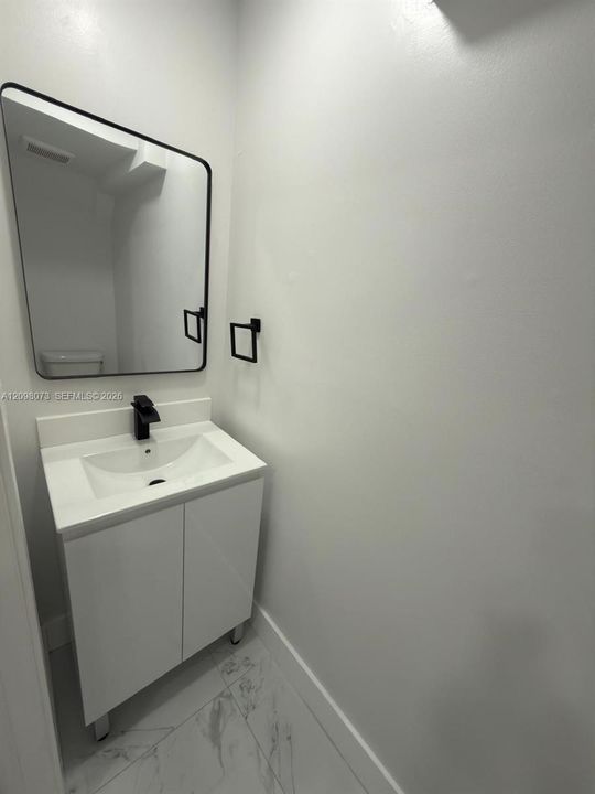 For Rent: $2,300 (2 beds, 1 baths, 624 Square Feet)
