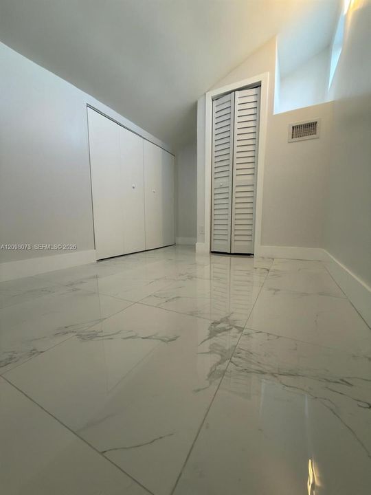 For Rent: $2,300 (2 beds, 1 baths, 624 Square Feet)