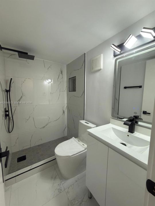 For Rent: $2,300 (2 beds, 1 baths, 624 Square Feet)