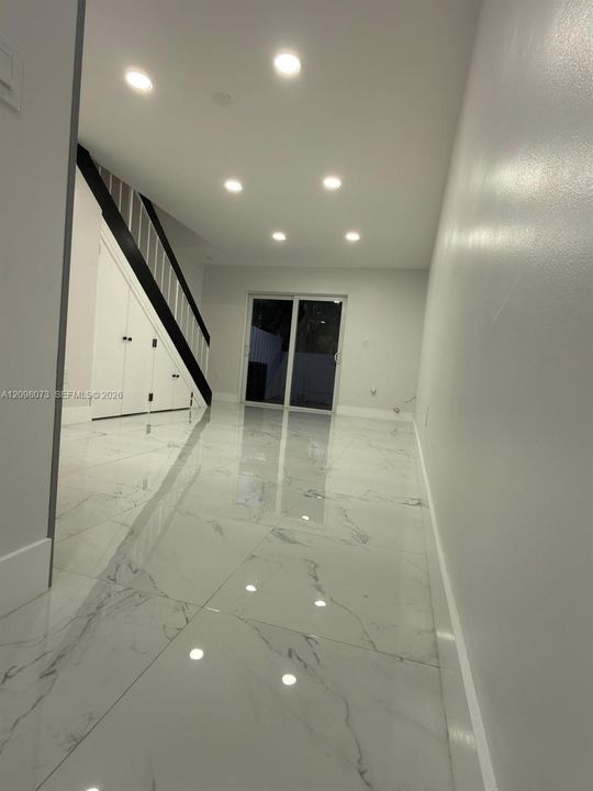 For Rent: $2,300 (2 beds, 1 baths, 624 Square Feet)