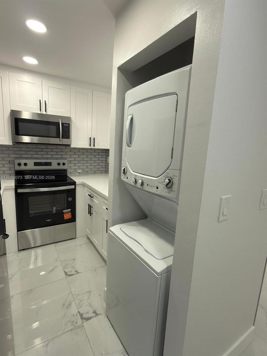 For Rent: $2,300 (2 beds, 1 baths, 624 Square Feet)
