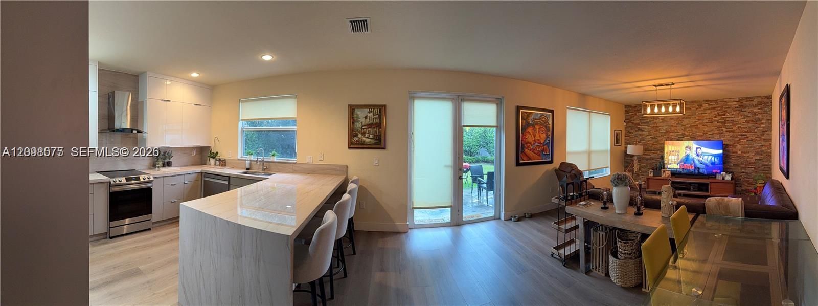 En Venta: $780,000 (4 camas, 3 baños, 2512 Pies cuadrados)