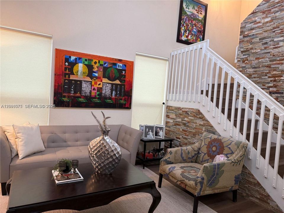En Venta: $780,000 (4 camas, 3 baños, 2512 Pies cuadrados)