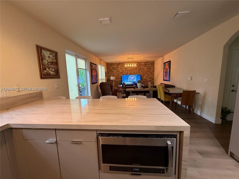 En Venta: $780,000 (4 camas, 3 baños, 2512 Pies cuadrados)