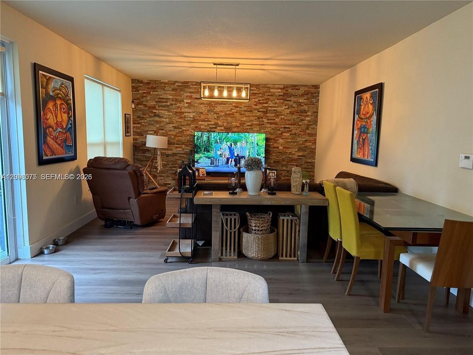 En Venta: $780,000 (4 camas, 3 baños, 2512 Pies cuadrados)