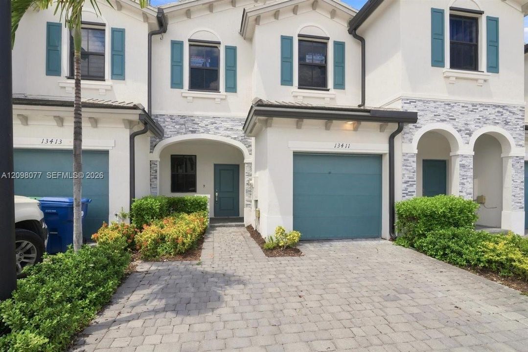 For Rent: $2,500 (3 beds, 2 baths, 1296 Square Feet)
