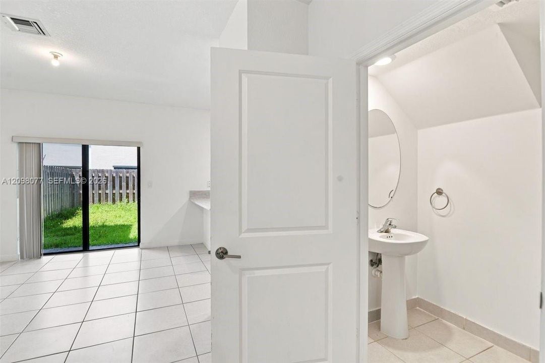 For Rent: $2,500 (3 beds, 2 baths, 1296 Square Feet)