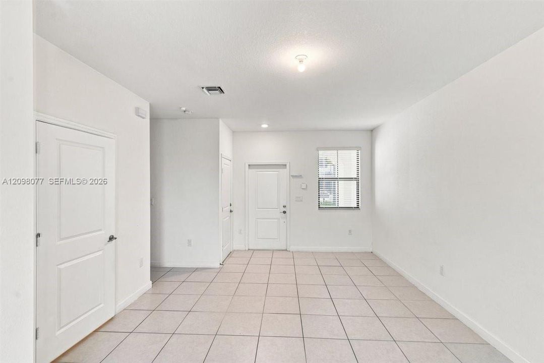For Rent: $2,500 (3 beds, 2 baths, 1296 Square Feet)