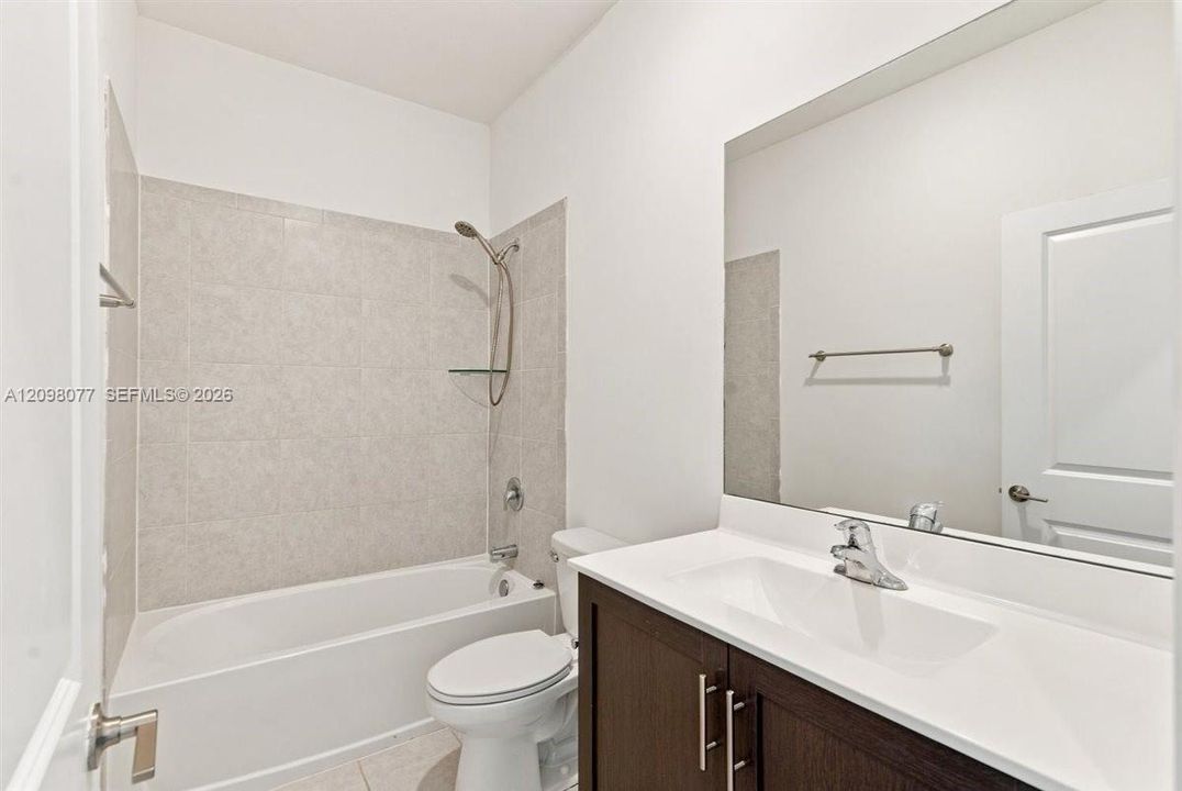 For Rent: $2,500 (3 beds, 2 baths, 1296 Square Feet)