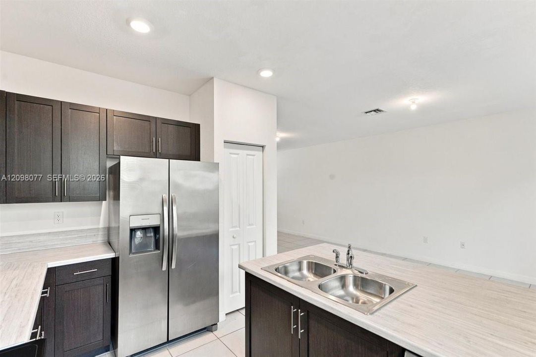 For Rent: $2,500 (3 beds, 2 baths, 1296 Square Feet)