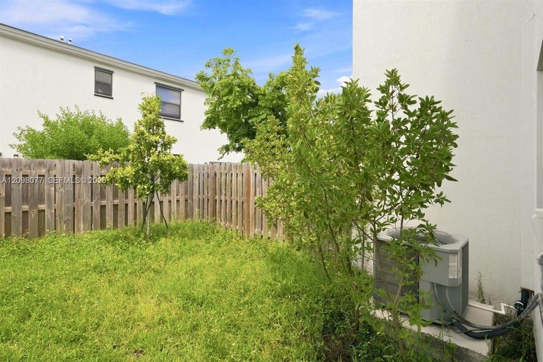 For Rent: $2,500 (3 beds, 2 baths, 1296 Square Feet)
