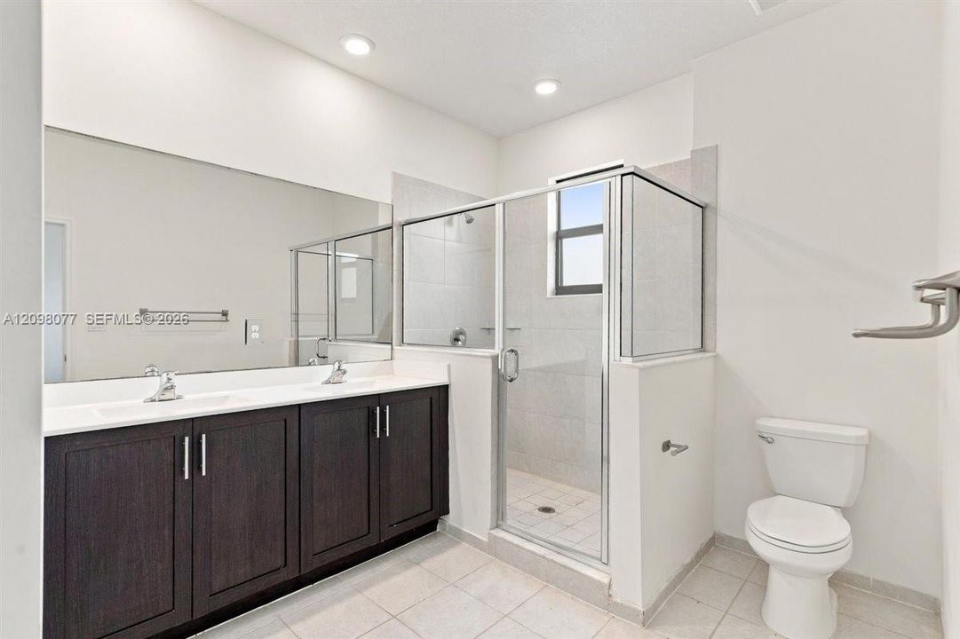 For Rent: $2,500 (3 beds, 2 baths, 1296 Square Feet)