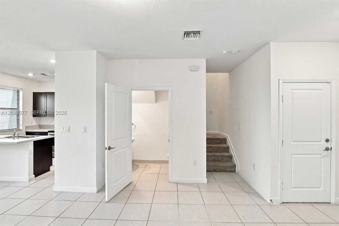 For Rent: $2,500 (3 beds, 2 baths, 1296 Square Feet)