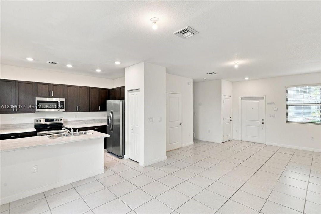 For Rent: $2,500 (3 beds, 2 baths, 1296 Square Feet)