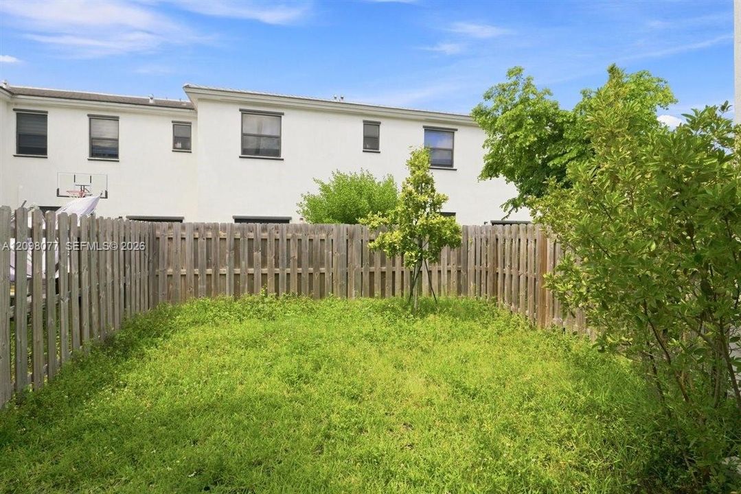 For Rent: $2,500 (3 beds, 2 baths, 1296 Square Feet)