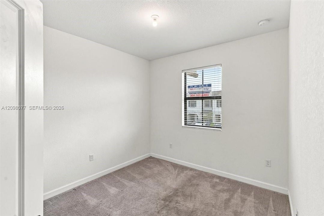 For Rent: $2,500 (3 beds, 2 baths, 1296 Square Feet)