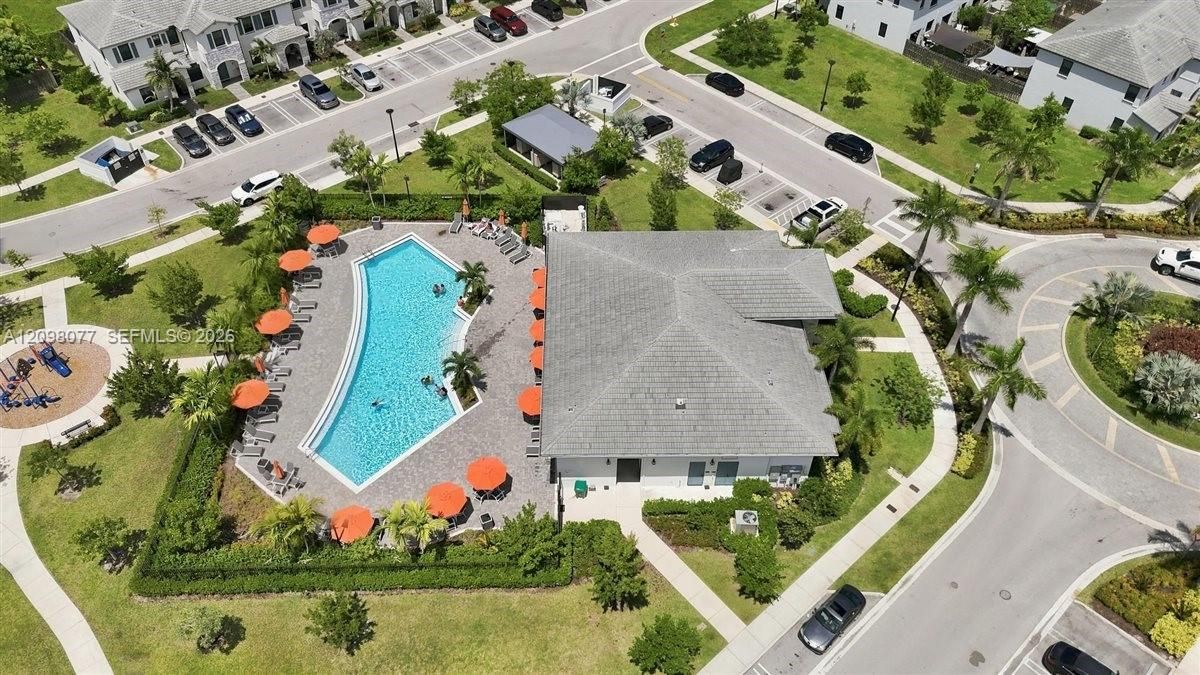 For Rent: $2,500 (3 beds, 2 baths, 1296 Square Feet)