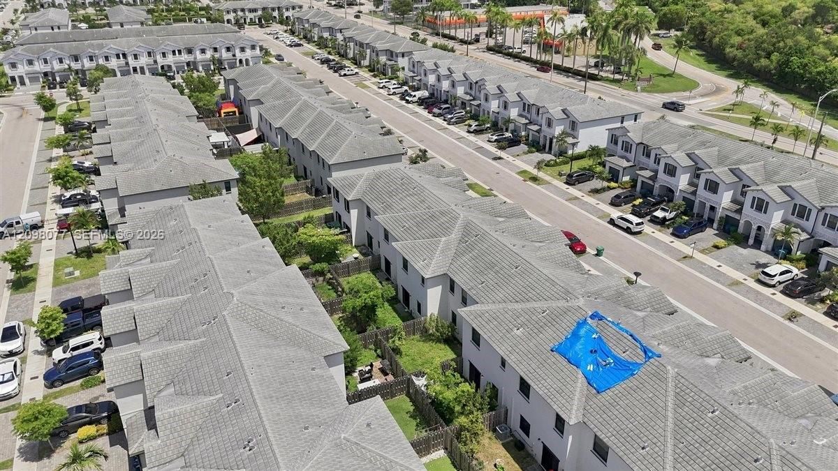 For Rent: $2,500 (3 beds, 2 baths, 1296 Square Feet)