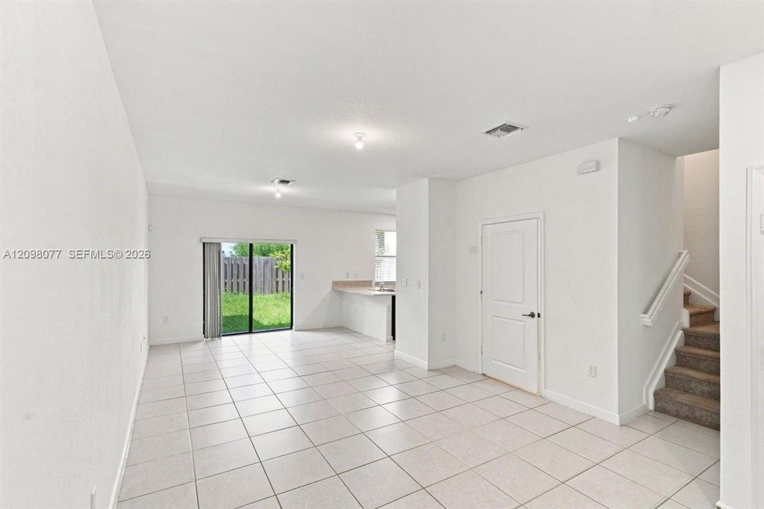 For Rent: $2,500 (3 beds, 2 baths, 1296 Square Feet)