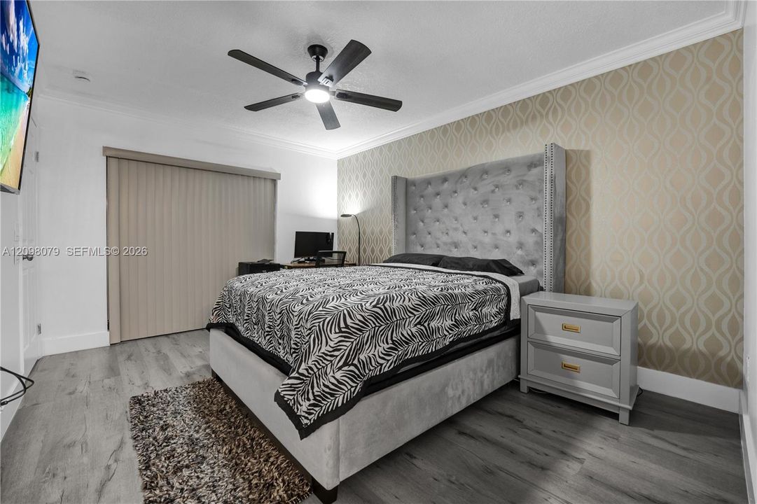 For Sale: $230,000 (2 beds, 2 baths, 978 Square Feet)