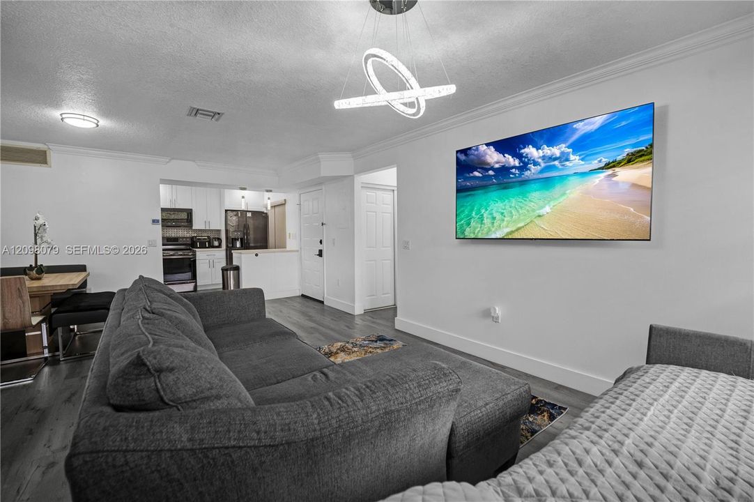 For Sale: $230,000 (2 beds, 2 baths, 978 Square Feet)