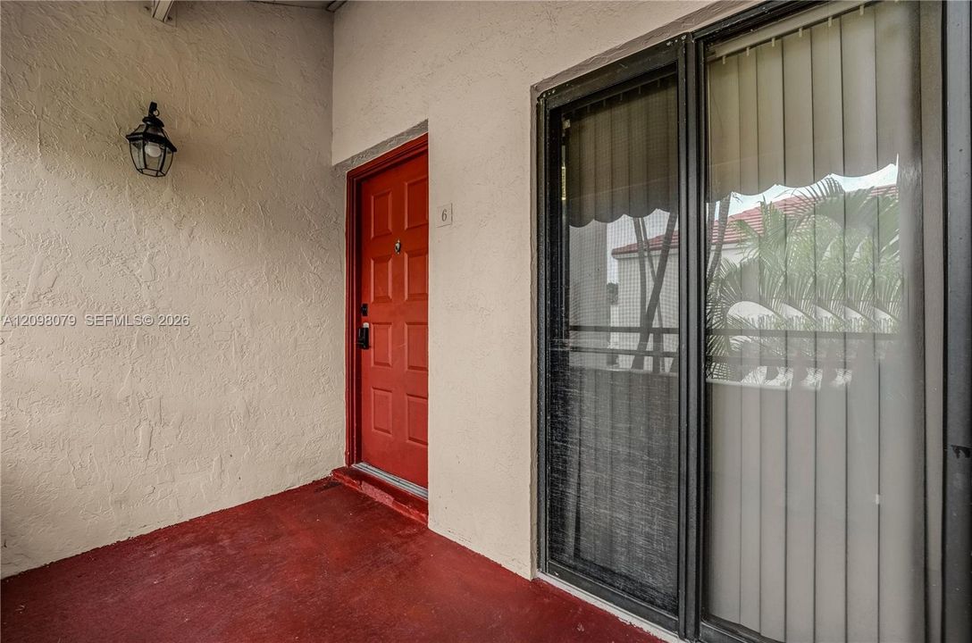 For Sale: $230,000 (2 beds, 2 baths, 978 Square Feet)